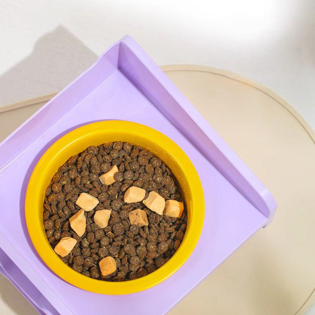 A visually appealing flip-style ceramic pet bowl with a stand – a cute pet bowl made of ceramic, suitable for dogs, anti-tip cat bowl, pet feeding bowl.