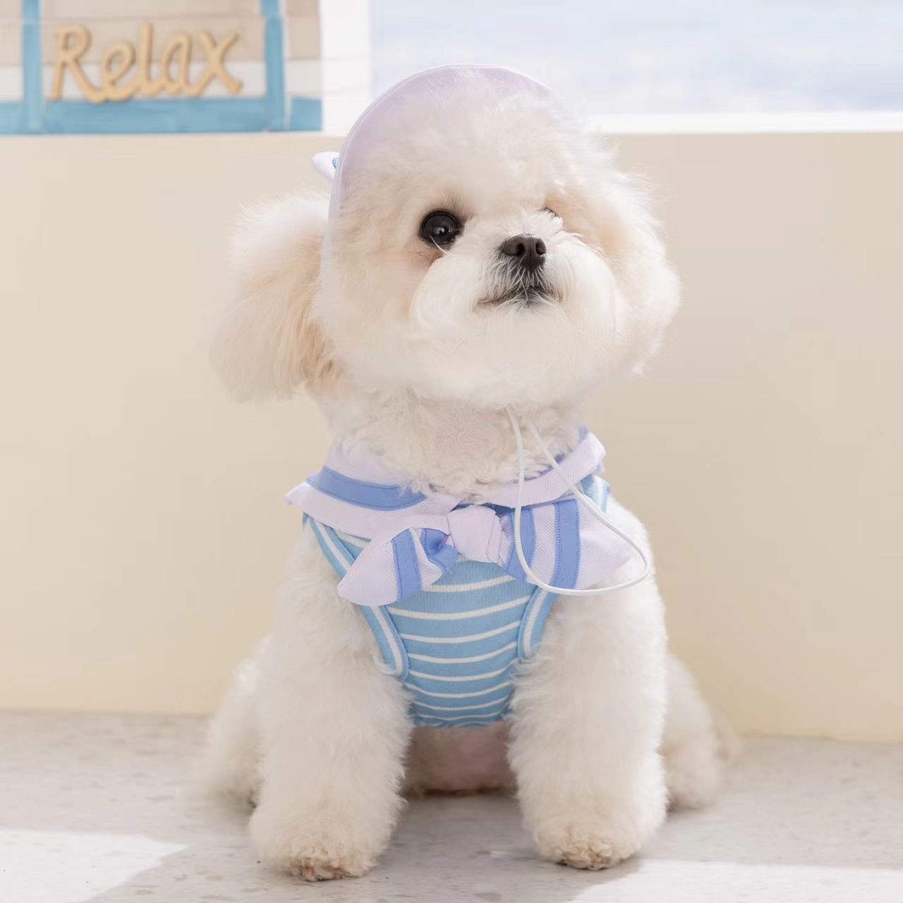 Lightweight, breathable pet clothing for spring and summer, featuring a naval-style collar and two-leg vest, in a collegiate style suitable for small-sized Pomeranian dogs.