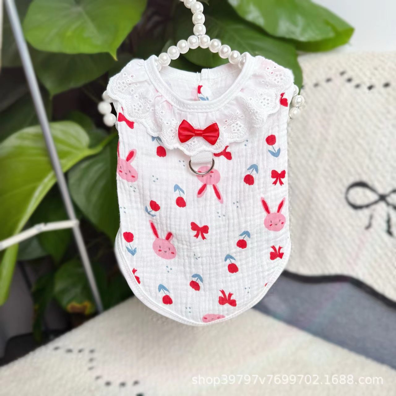 Pet clothing with lace trim, cotton vest, suitable for spring and summer; popular in Japan and South Korea; suitable for cats, bichon frisé dogs; wholesale available.