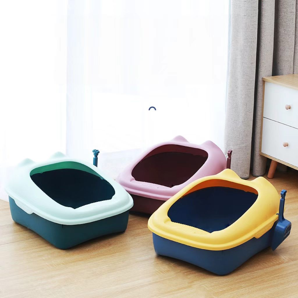 Semi-enclosed curled-tail litter box, cat toilet, pet accessory with high edges to prevent splashing, large size, comes with a litter scoop.
