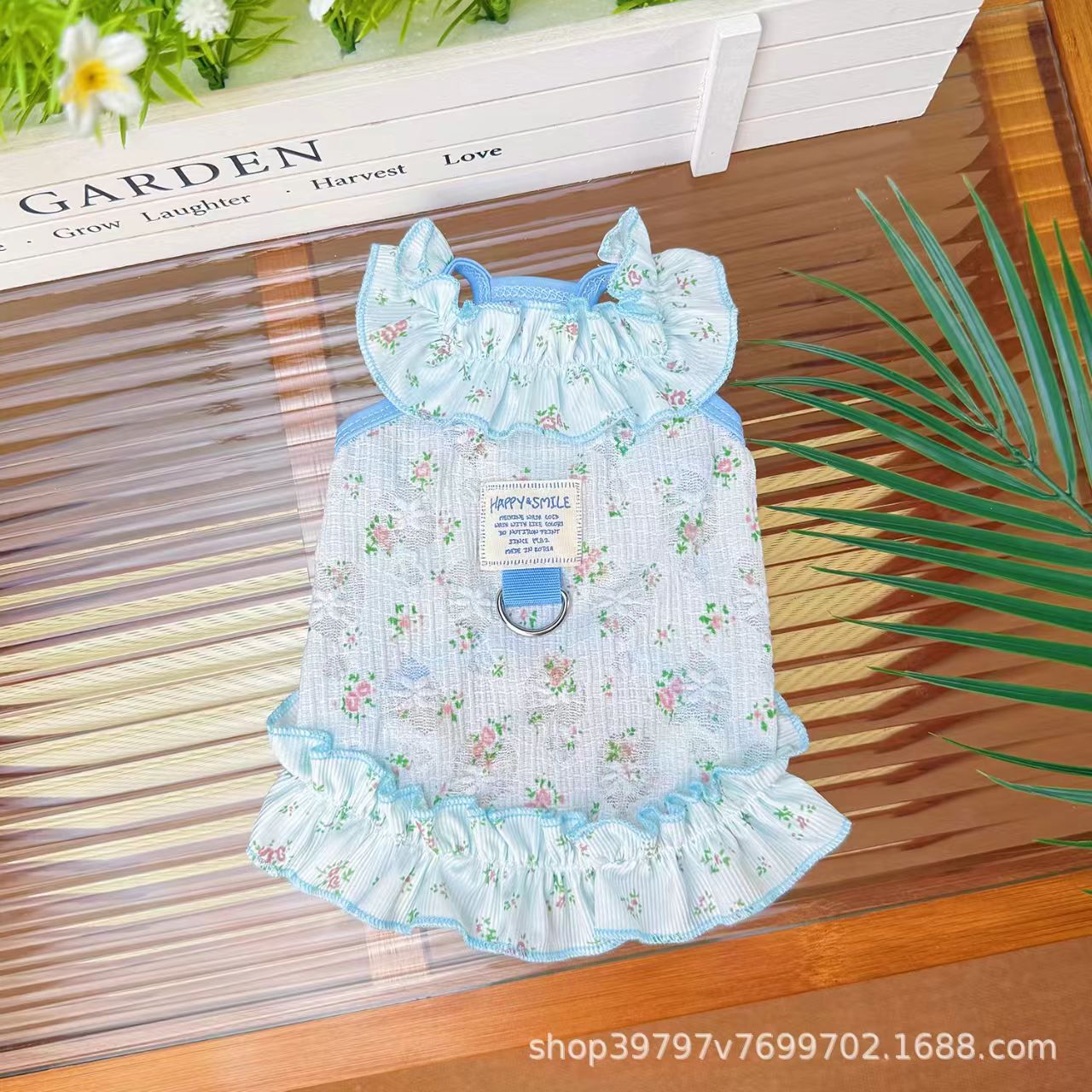 Pet dog and cat clothing, pet fashion, spring/summer floral dress, fresh and cute princess dress, lightweight and breathable Pi Bear style.